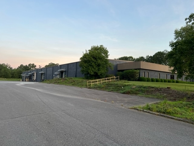 More Photos Of 3540 Corporate Dr, Dalton Warehouse For Lease