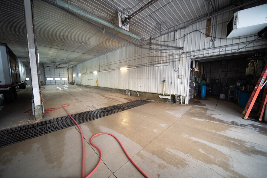 More Photos Of 501 11th St NE, Austin Carwash For Sale