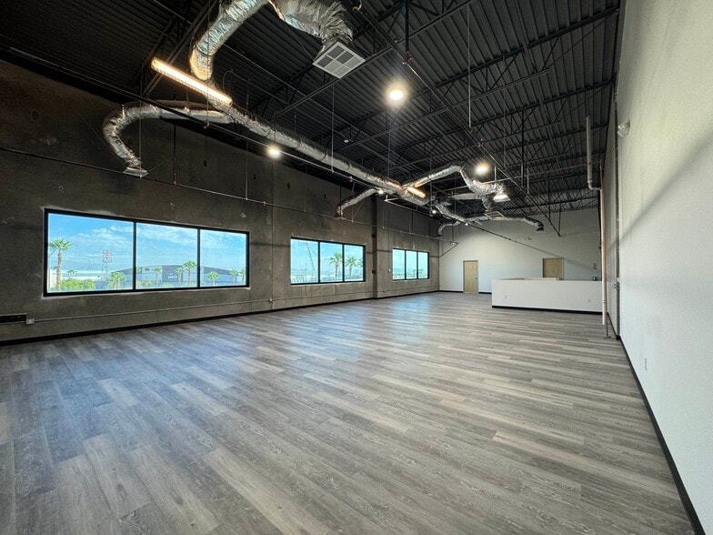 More Photos Of 6021 Badura Ave, Las Vegas Warehouse For Lease