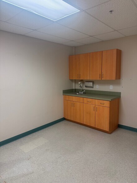 More Photos Of 38394 DuPont Blvd, Selbyville General Retail For Lease