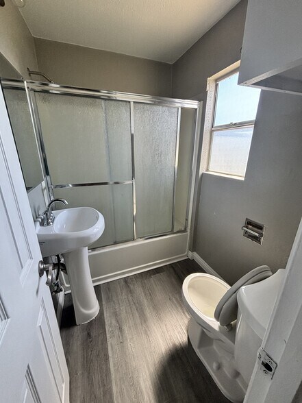 More Photos Of 1000 N Sloan Ave, Compton Multifamily For Sale