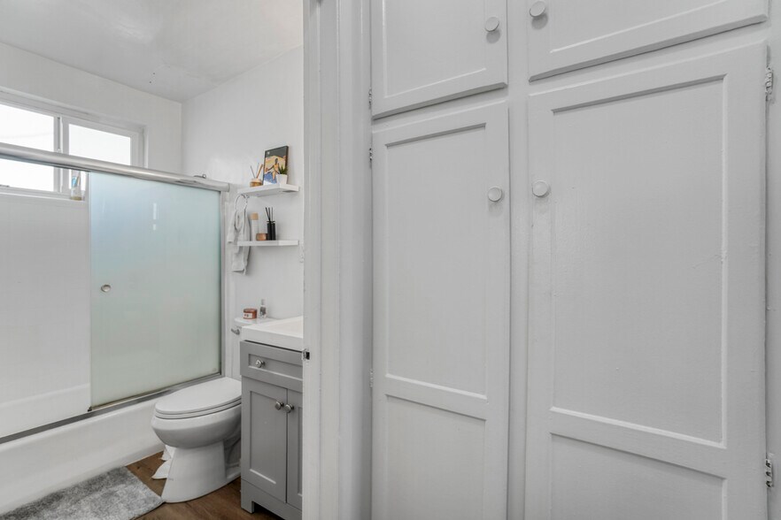 More Photos Of 1246 S Saltair Ave, Los Angeles Apartments For Sale