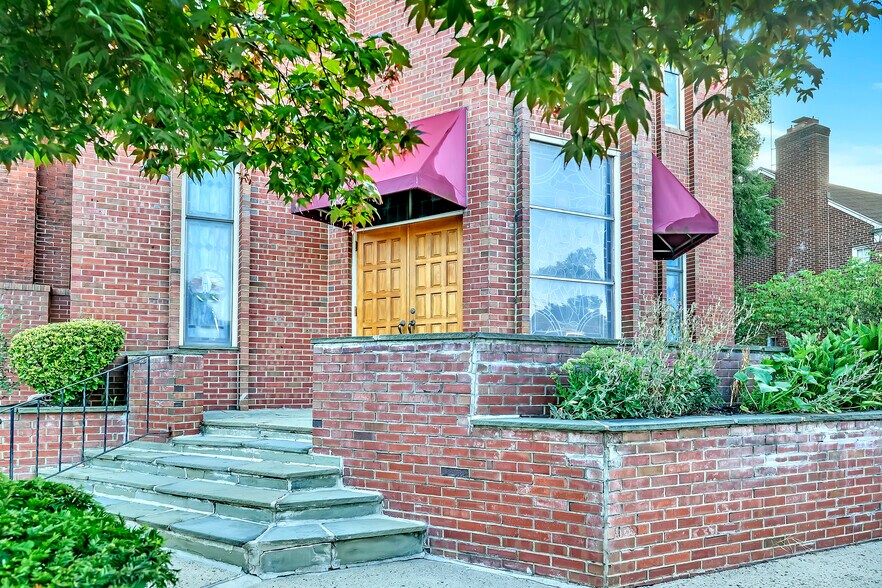 More Photos Of 132 W High St, Somerville Religious Facility For Sale