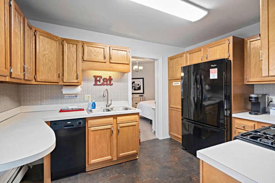 More Photos Of 22 Crescent St, Grand Rapids Apartments For Sale