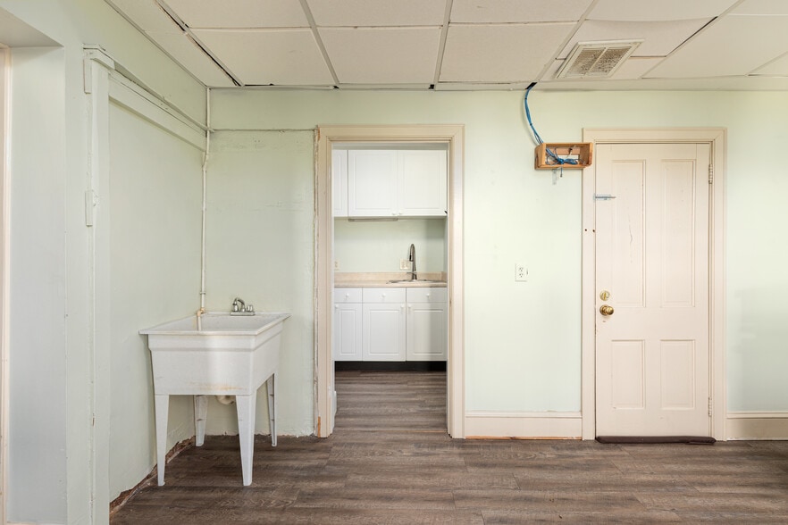 More Photos Of 238 E King St, Strasburg Storefront For Sale