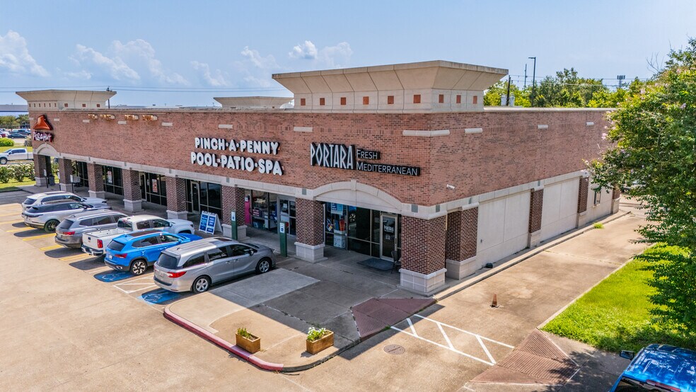 More Photos Of 2720-2850 E Broadway St, Pearland Unknown For Lease