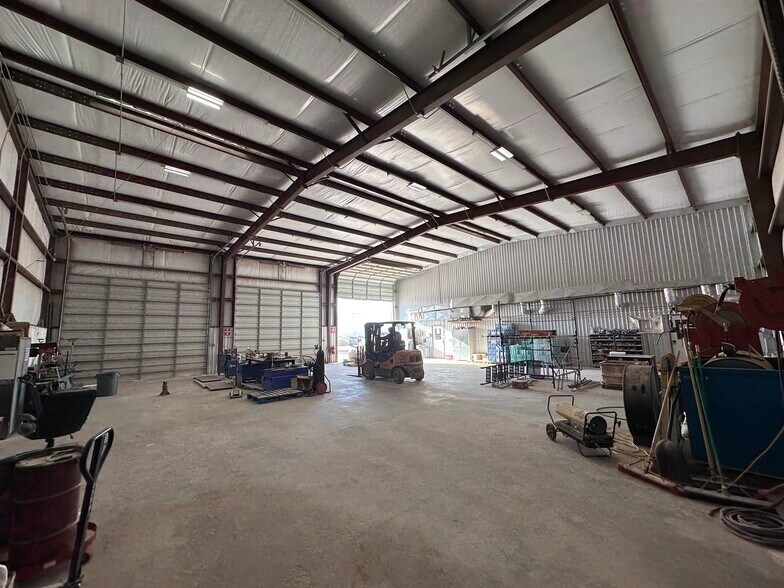 More Photos Of 2001 Crane Ave, Odessa Warehouse For Lease
