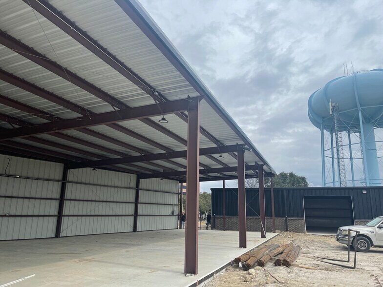 More Photos Of 6600 Calmont Ave, Fort Worth Flex For Lease