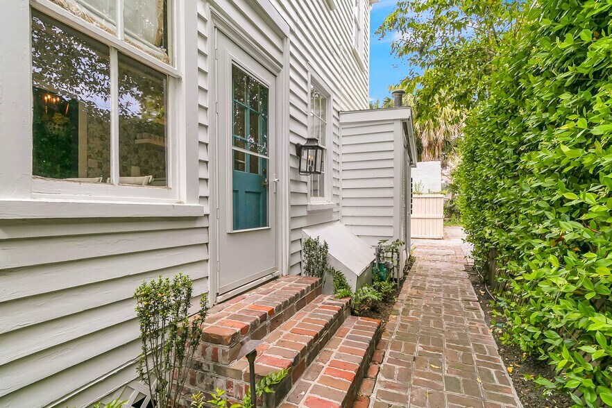 More Photos Of 184 Ashley Ave, Charleston Specialty For Sale