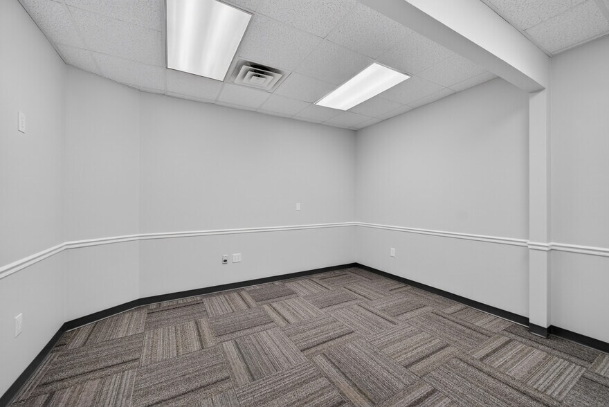 More Photos Of 514 Dabney Rd, Henderson Office For Lease