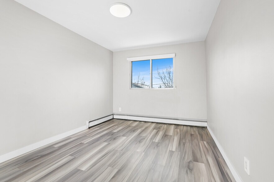 More Photos Of 1624 26 Av SW, Calgary Apartments For Sale