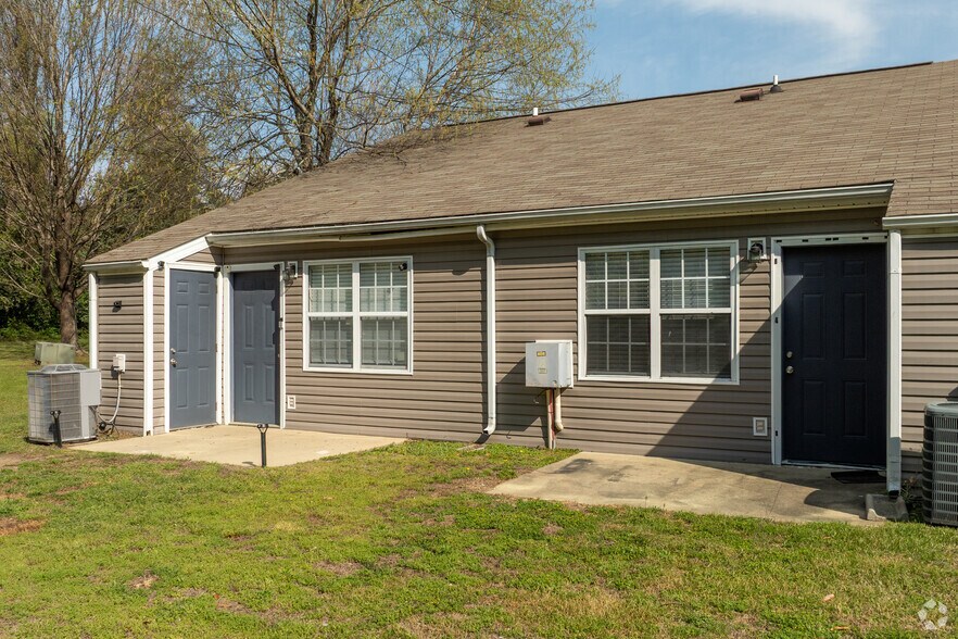 More Photos Of 1004 Appamattox Ct, Fayetteville Apartments For Sale