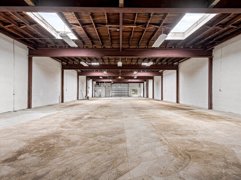 More Photos Of 13 Central Ave, Weaverville Freestanding For Lease