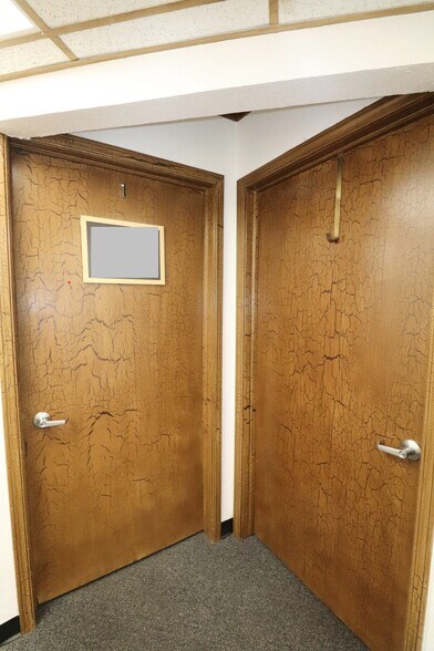 More Photos Of 2912 Lakeside Dr, Oklahoma City Office For Sale