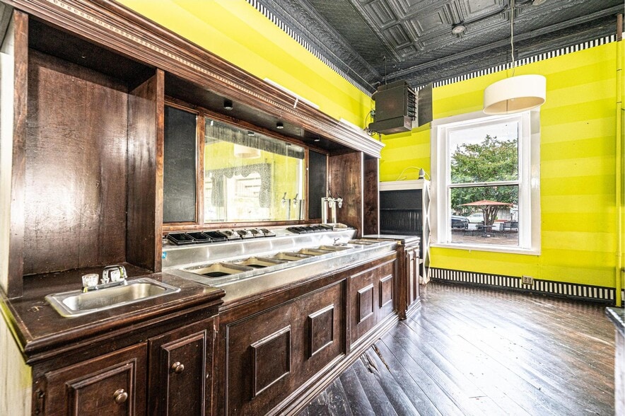 More Photos Of 812 West Ave, Lenoir Storefront Retail Office For Sale