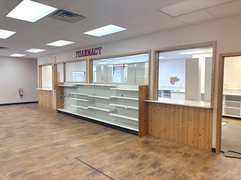 More Photos Of 601 Minnesota Ave, Walker General Retail For Lease