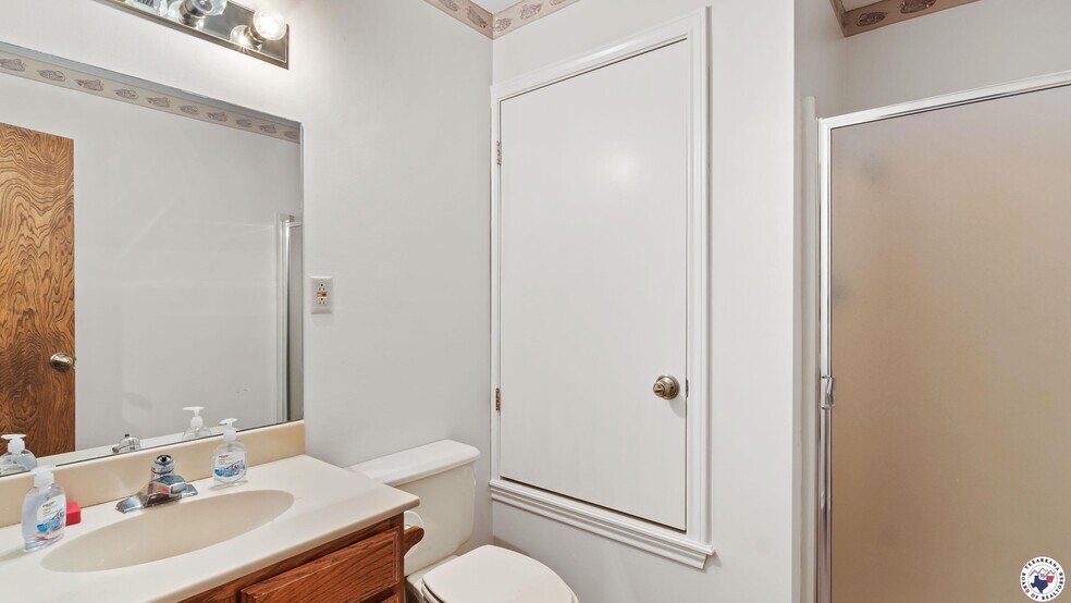 More Photos Of 901 N Kings Hwy, Wake Village Healthcare For Sale