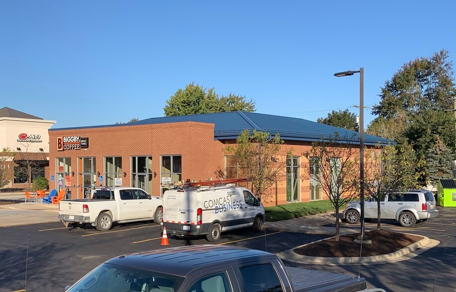 Primary Photo Of 9228 Highland Rd, White Lake Township Restaurant For Lease