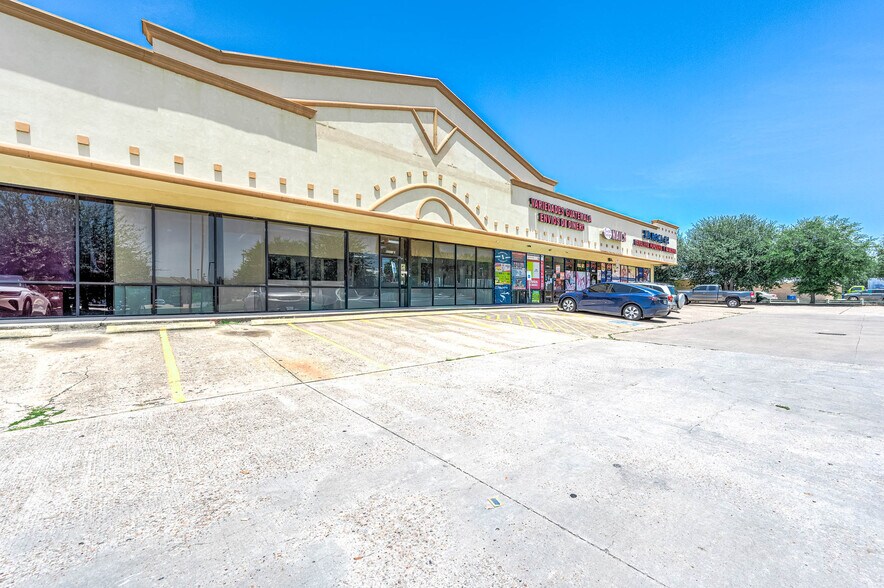 More Photos Of 8530 S Braeswood Blvd, Houston Freestanding For Lease