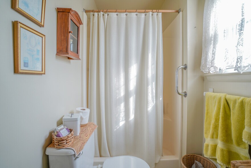 More Photos Of 610 S Cedar Ln, Upper Darby Office Residential For Sale