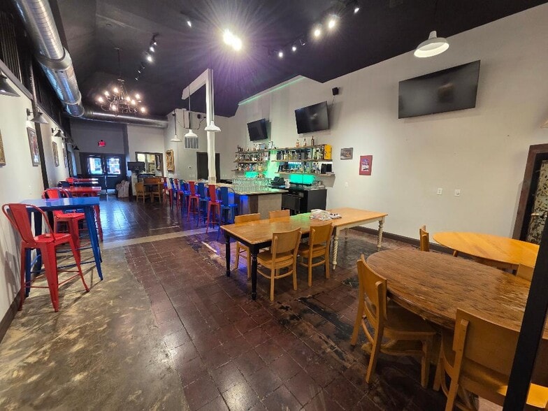 More Photos Of 220 E Commercial St, Springfield Office For Sale