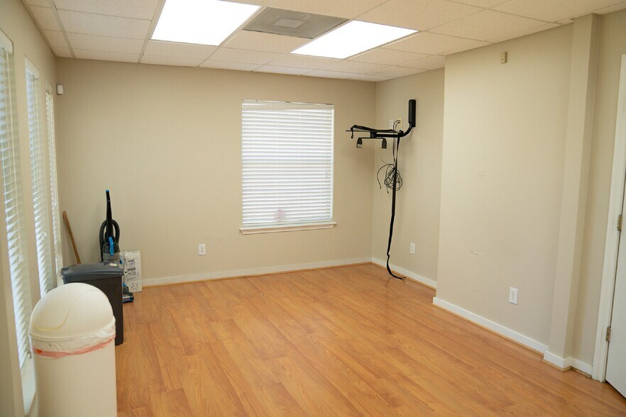 More Photos Of 5726 Root Rd, Spring Office Residential For Sale