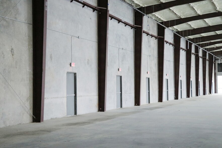 More Photos Of 9889 United Drive, Houston Office For Sale