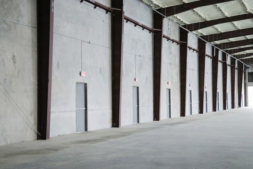 More Photos Of 9889 United Drive, Houston Office For Lease