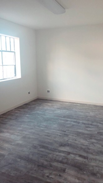 More Photos Of 5601 General Washington Dr, Alexandria Showroom For Sale