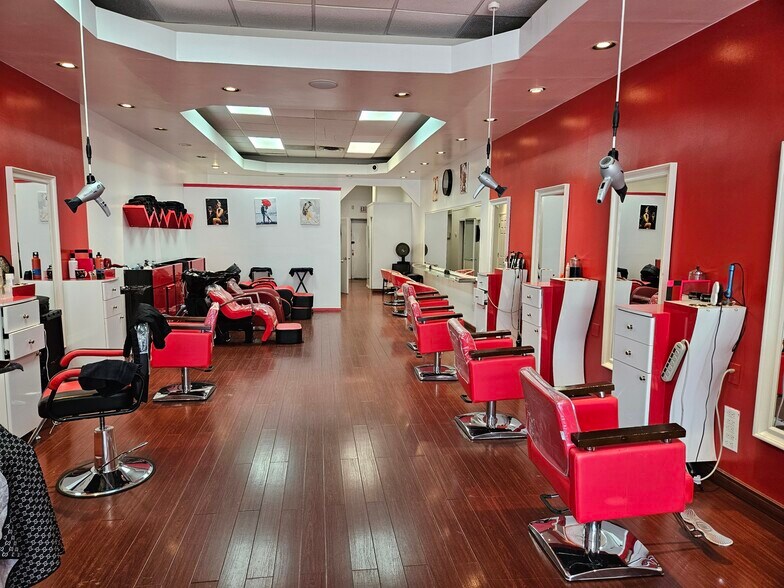 More Photos Of 1079-1083 Willis Ave, Albertson Storefront For Lease