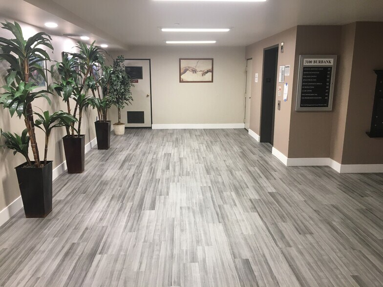More Photos Of 3100 W Burbank Blvd, Burbank Office For Lease