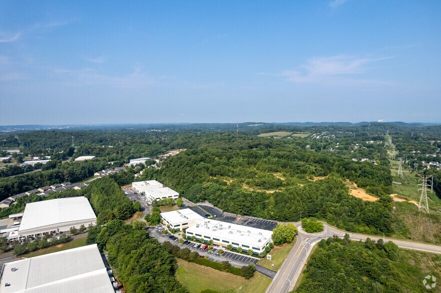 More Photos Of 1845 Midpark Rd, Knoxville Office For Lease