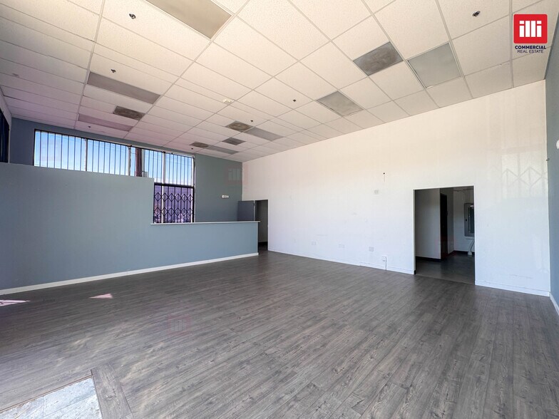 More Photos Of 8332 Sepulveda Blvd, North Hills Storefront For Lease