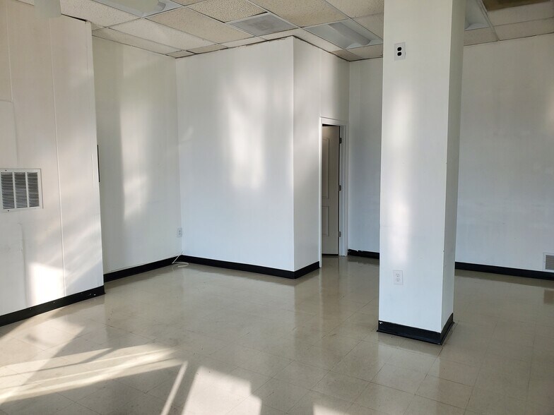 More Photos Of 5612 Saint Barnabas Rd, Oxon Hill Office For Sale