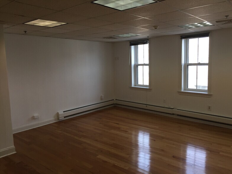 More Photos Of 228-234 Mill St, Greenwich Restaurant For Lease