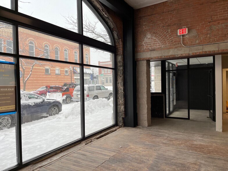 More Photos Of 49 S Madison Ave, Sturgeon Bay Storefront Retail Office For Lease