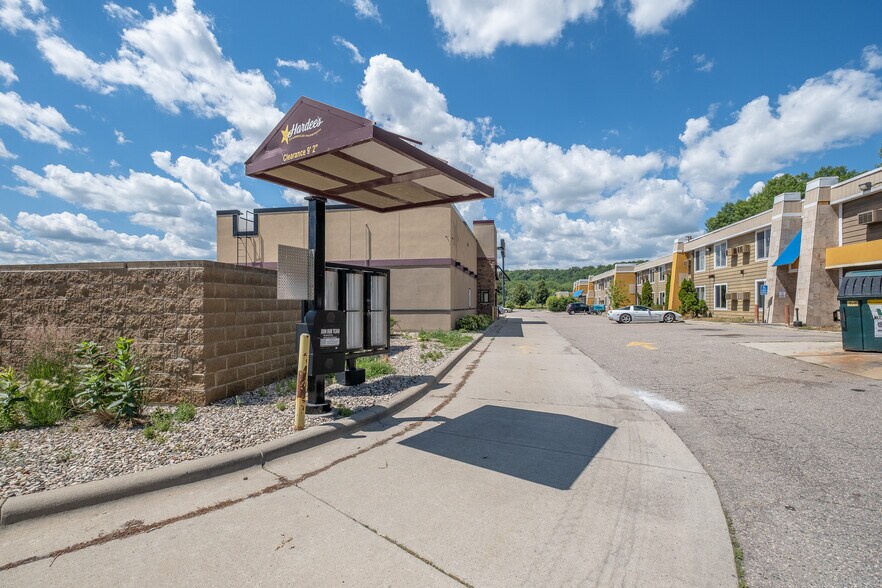 More Photos Of 101 W Lind St, Mankato Fast Food For Lease