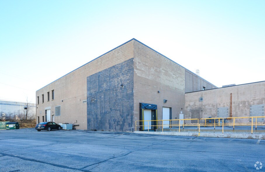 More Photos Of 13000 W Silver Spring Rd, Butler Flex For Lease