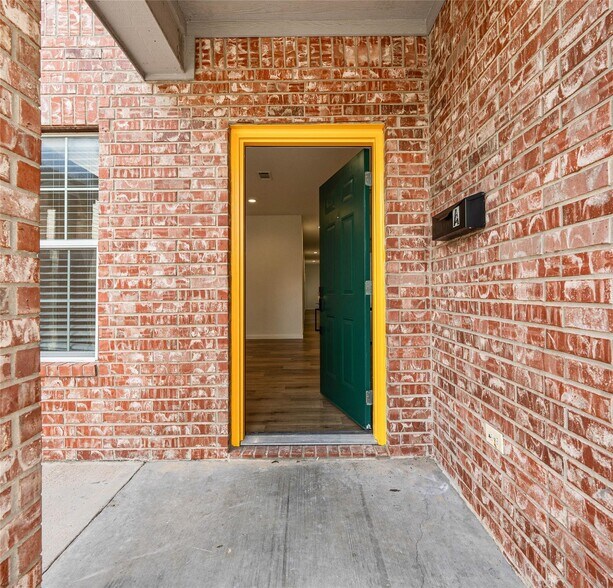 More Photos Of 1911 S 11th St, Waco Apartments For Sale