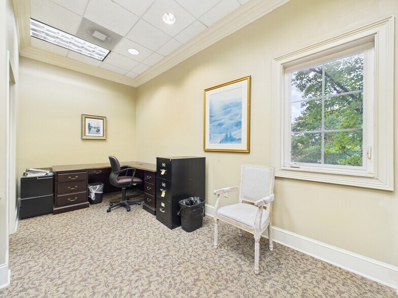 More Photos Of 201 E Dr Hicks Blvd, Florence Medical For Sale