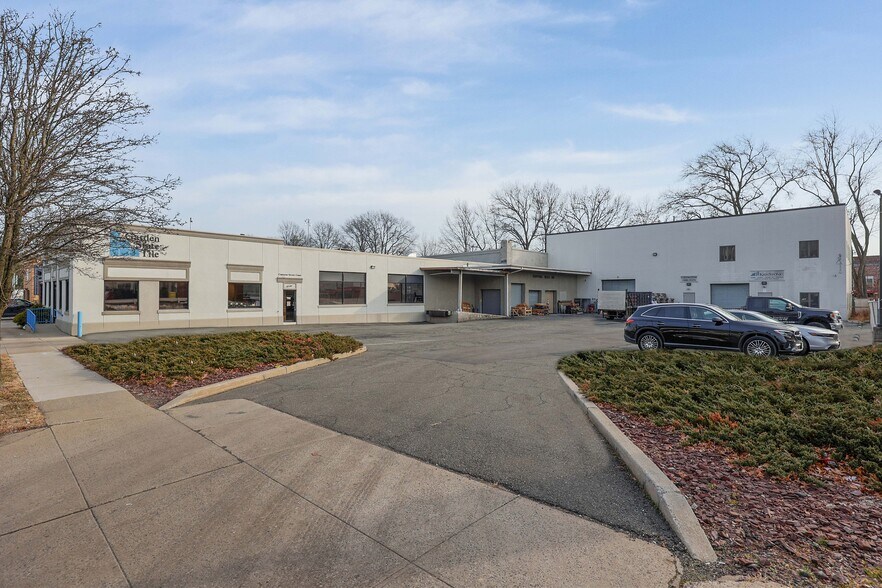 More Photos Of 472 E Westfield Ave, Roselle Park Light Manufacturing For Lease
