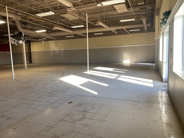 More Photos Of 1300 18th Ave NW, Austin Storefront For Lease