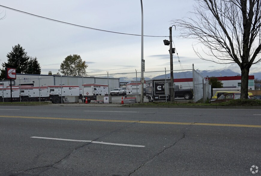 More Photos Of 19555 96th Ave, Surrey Showroom For Lease