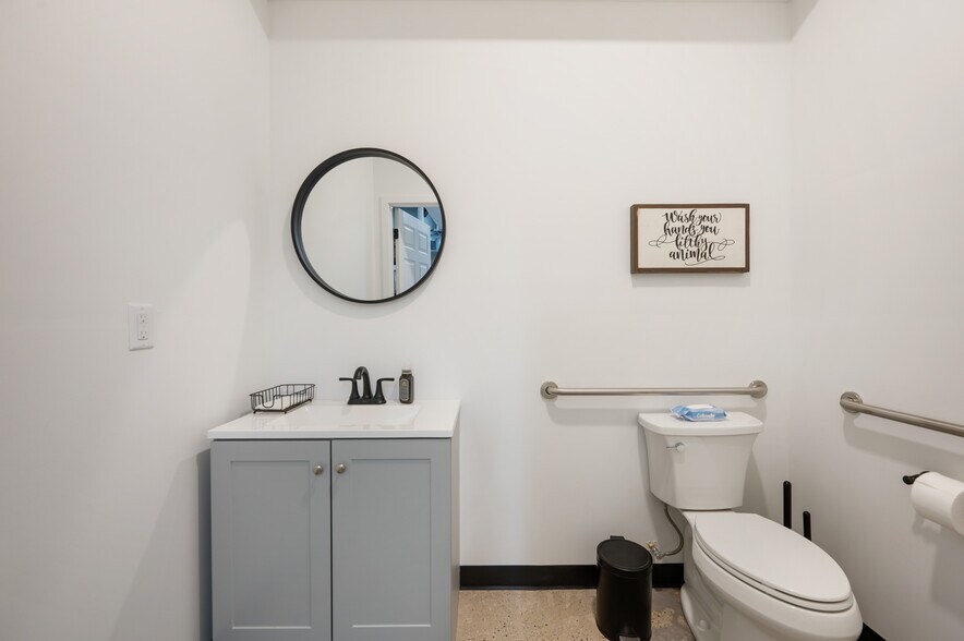 More Photos Of 12550 Promise Creek Ln, Fishers Light Distribution For Lease