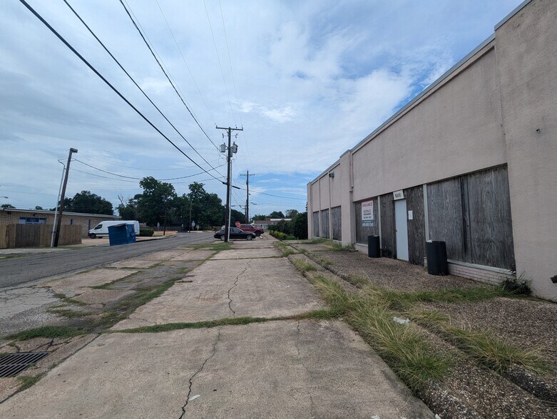 More Photos Of 6100 Jefferson Blvd, Groves Department Store For Sale