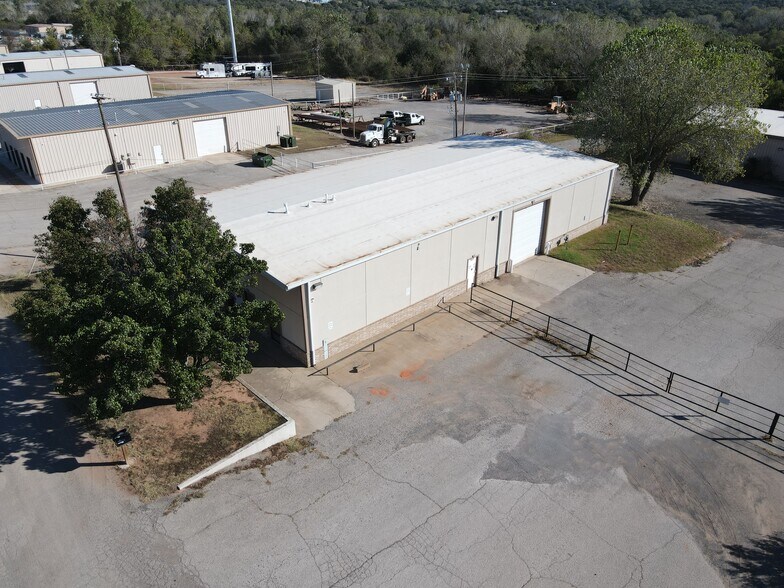 More Photos Of 5608-5608 Industrial Blvd, Edmond Warehouse For Lease