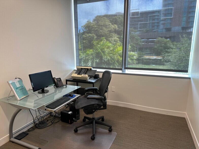 More Photos Of 21550 Biscayne Blvd, Aventura Medical For Lease