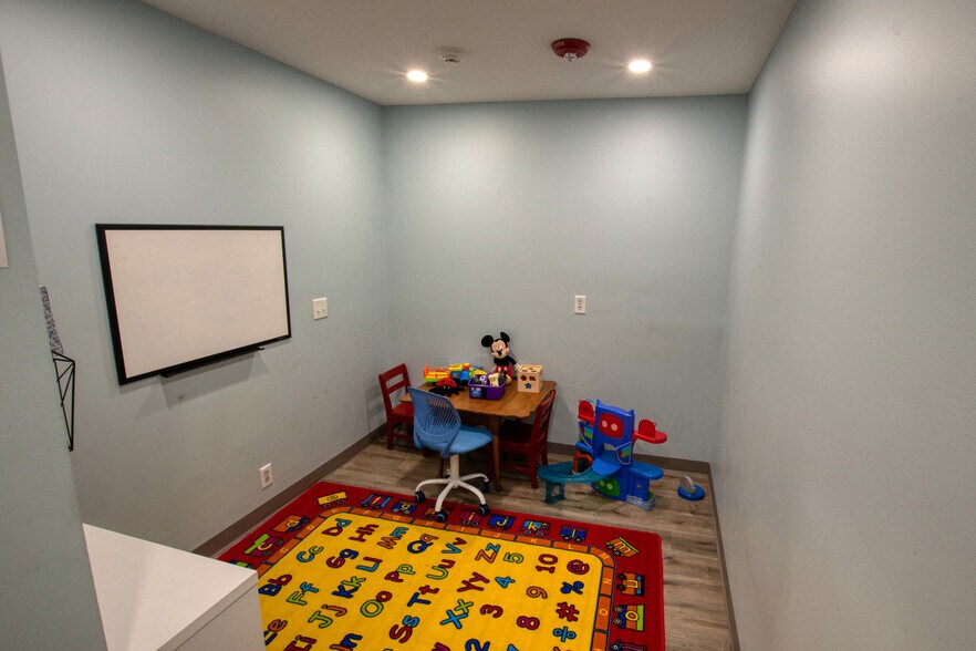 More Photos Of 2300 Parkwood Dr, Brunswick Office For Sale