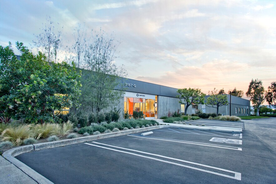 More Photos Of 3187 Airway Ave, Costa Mesa Light Manufacturing For Lease