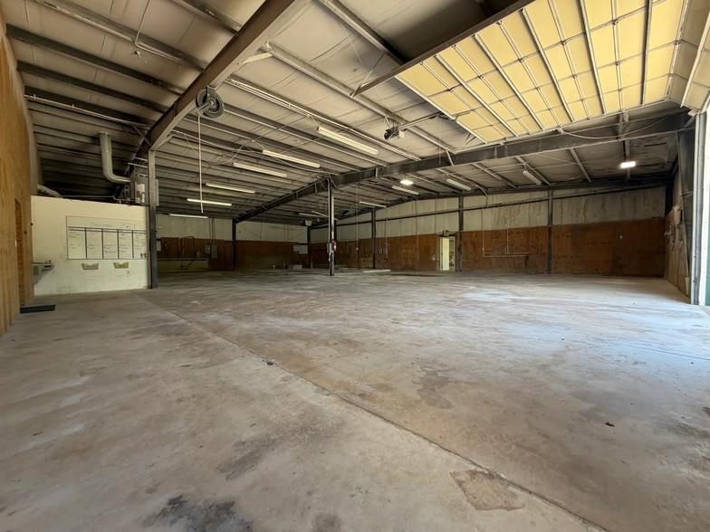 More Photos Of 4203 S Division St, Guthrie Showroom For Sale